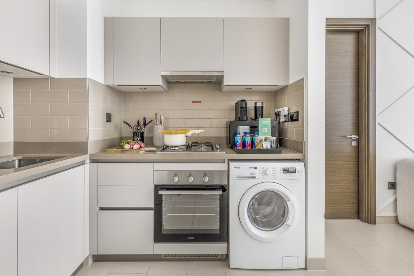 Apartment New 2br With Bbq Area, Pool In Sobha Mbr